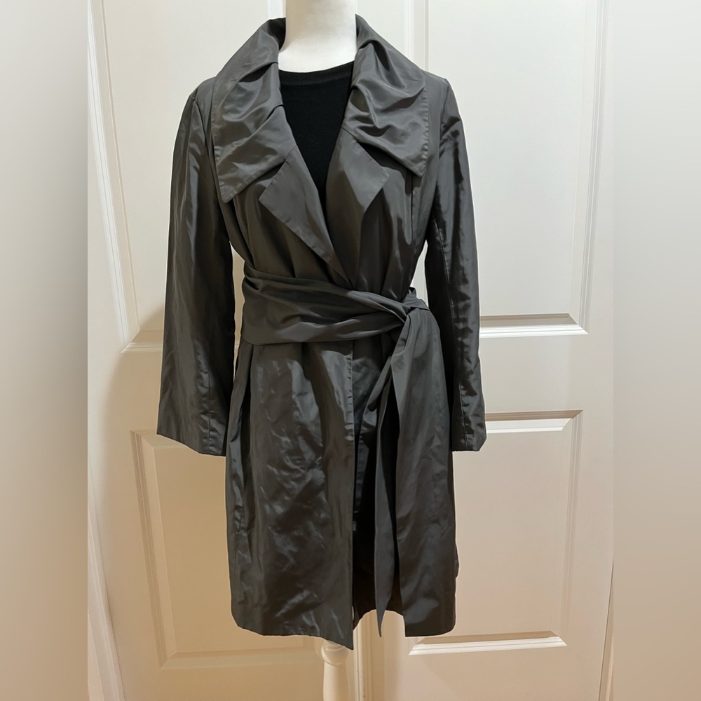 SUSAN LUCCI Lightweight Raincoat. Gray. Size 8.